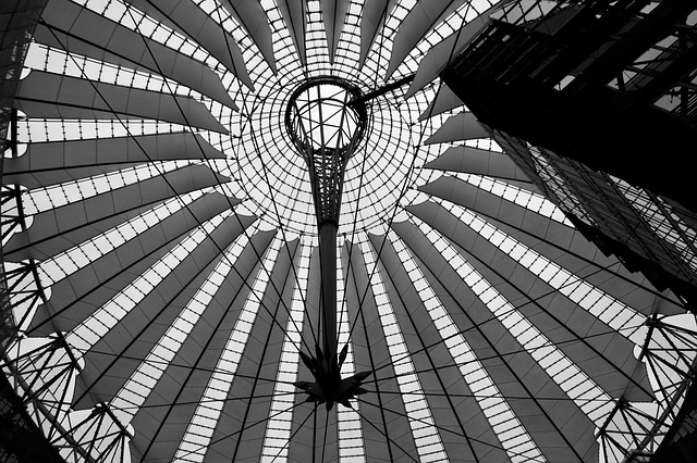 Building Geometric Dome Berlin  - WFlore / Pixabay